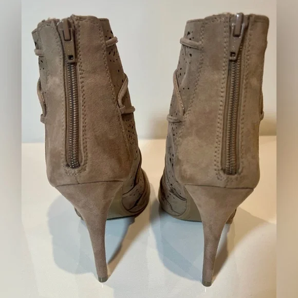 Lauren Conrad Peep-Toe Ankle Boots 4 Inch Heel Beige Laser Cut Tan - Picture 2 of 7